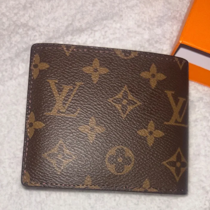 Louis Vuitton Brown Monogram Bifold Wallet for Men – Classic Designer Luxury | Free 3–5 Day USA Shipping image 0
